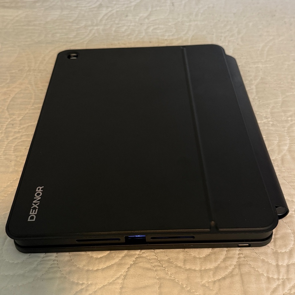 Dexnor for iPad 9th/8th/7th Gen Floating Keyboard - like new - Picture 7 of 9